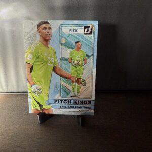 Dibu Martinez - Pitch Kings - Donruss 2022/23