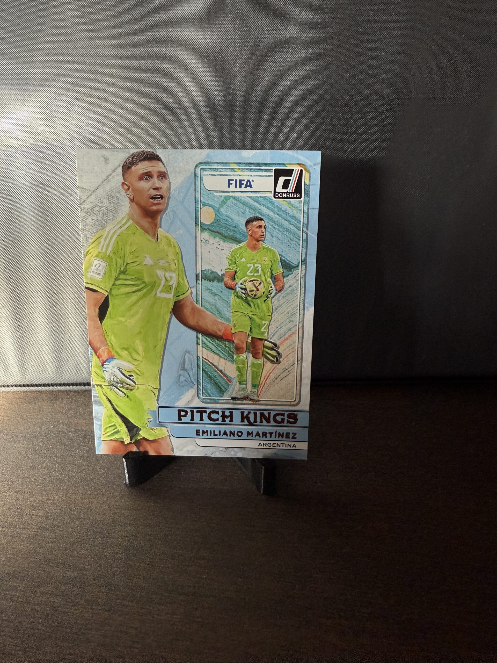 Dibu Martinez – Pitch Kings – Donruss 2022/23