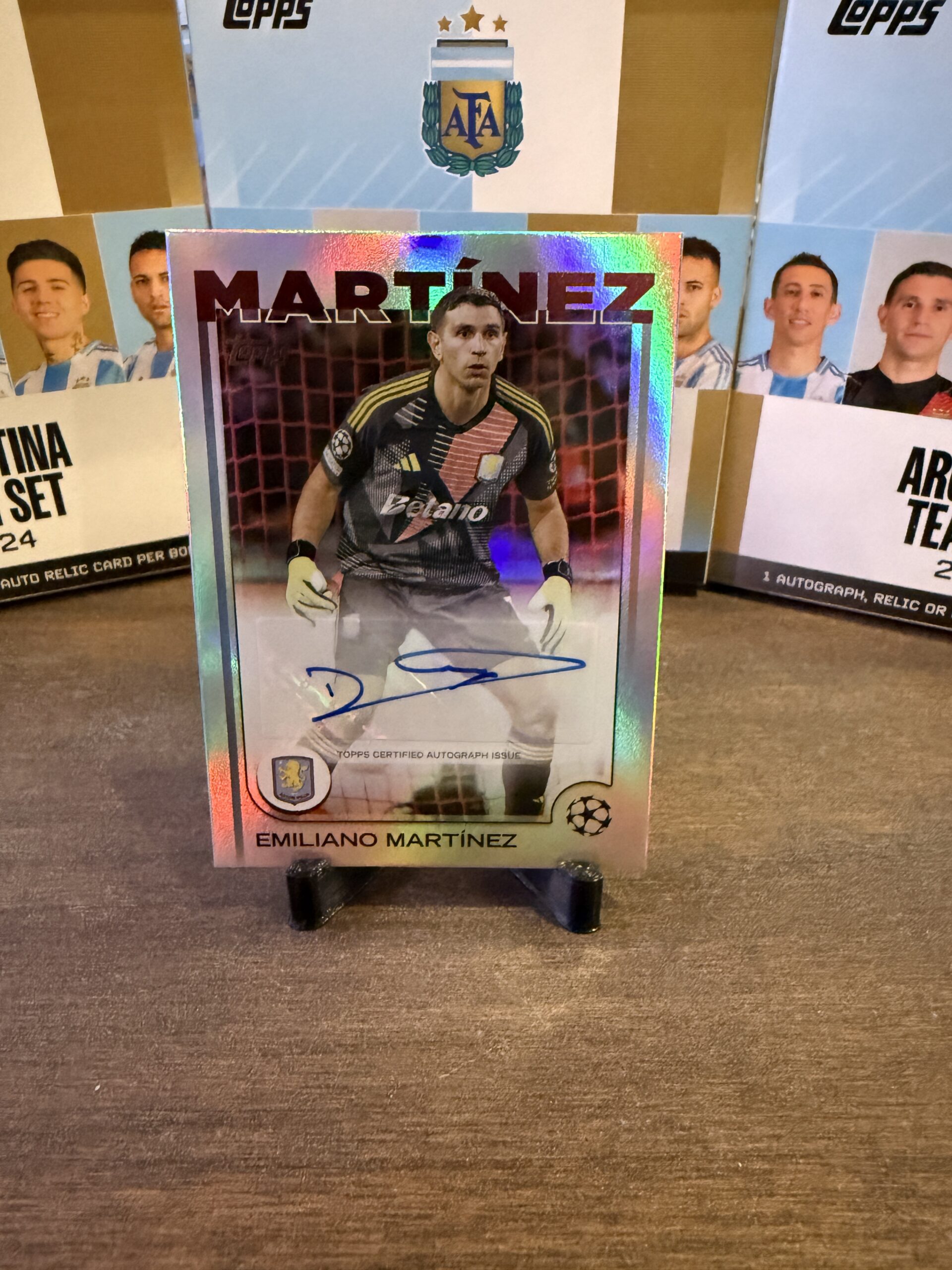 Dibu Martinez – Topps Flagship 2025 (Firma)