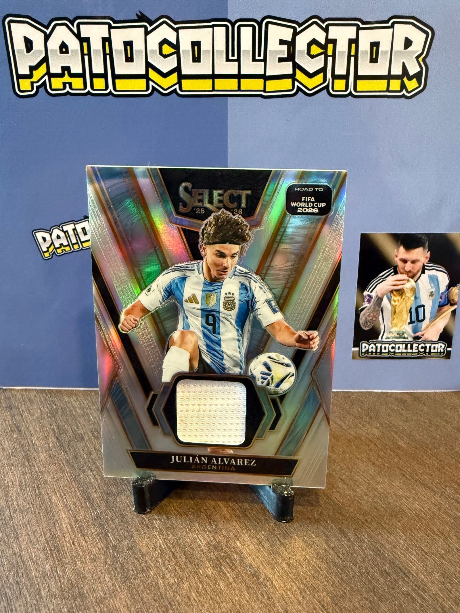 IMG_6921 Julian Alvarez - Select 2026 Prizm (Jersey) - Imagen 1