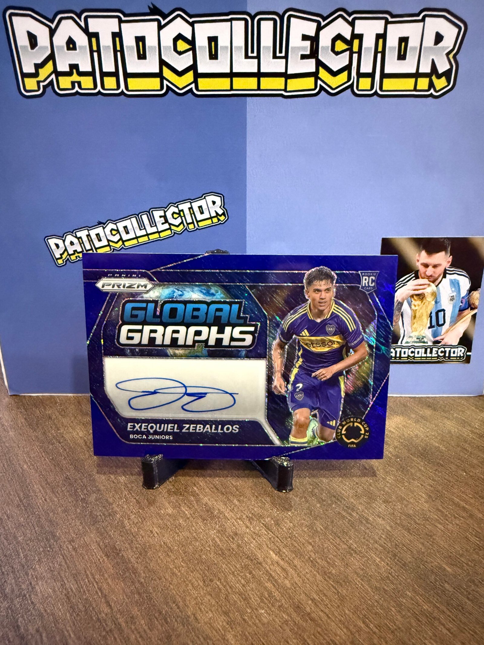 IMG_7369 Exequiel Zeballos - Prizm FIFA Club World Cup 2025 (Blue Rookie Auto) - Imagen 1